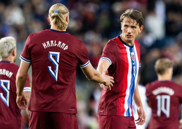 包含九游欢乐首站:英超最佳射手的传奇故事：荣耀与挑战的词条