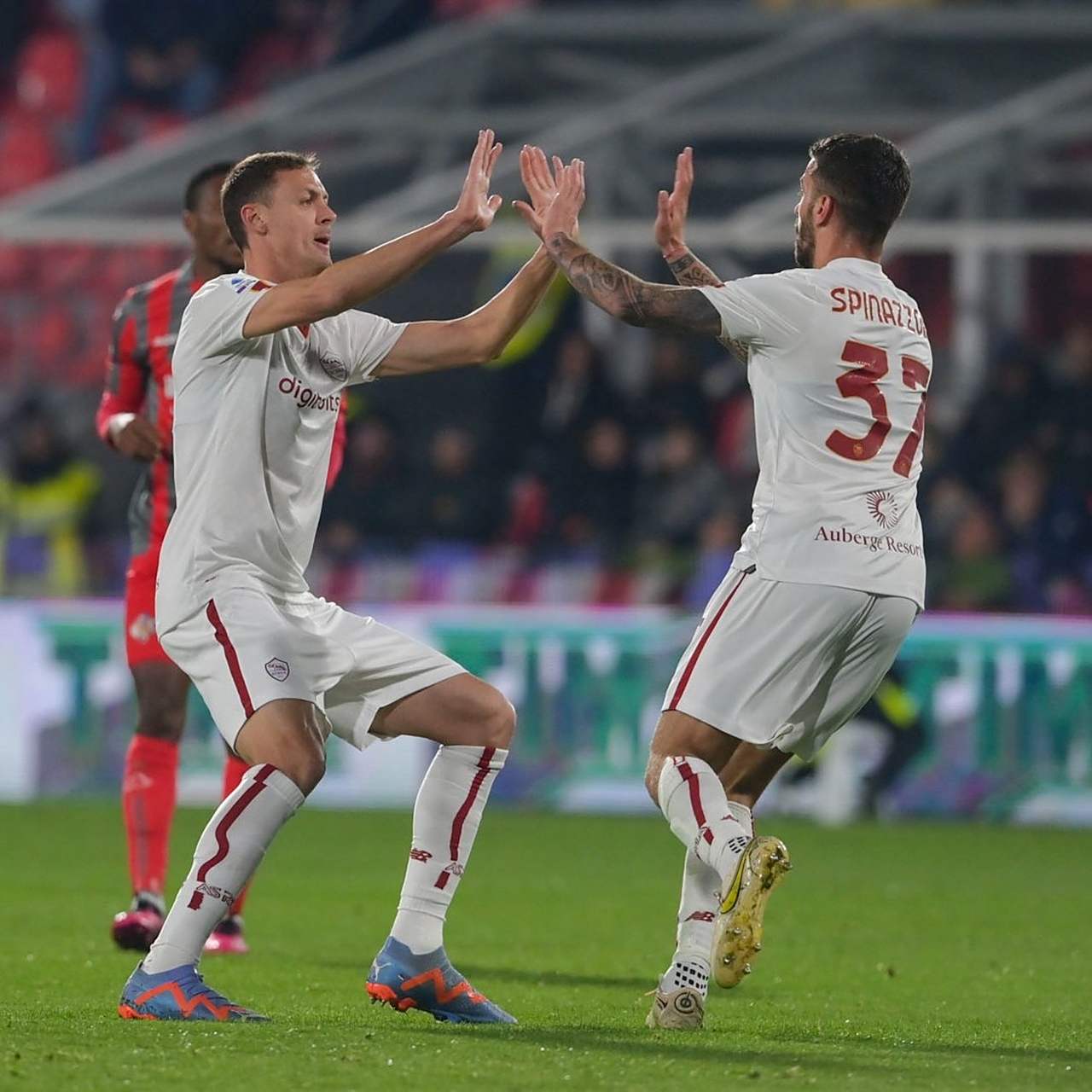 九游欢乐首站:意甲克雷莫内塞的进攻风格备受瞩目 九游欢乐首站:意甲克雷莫内塞的进攻风格备受瞩目