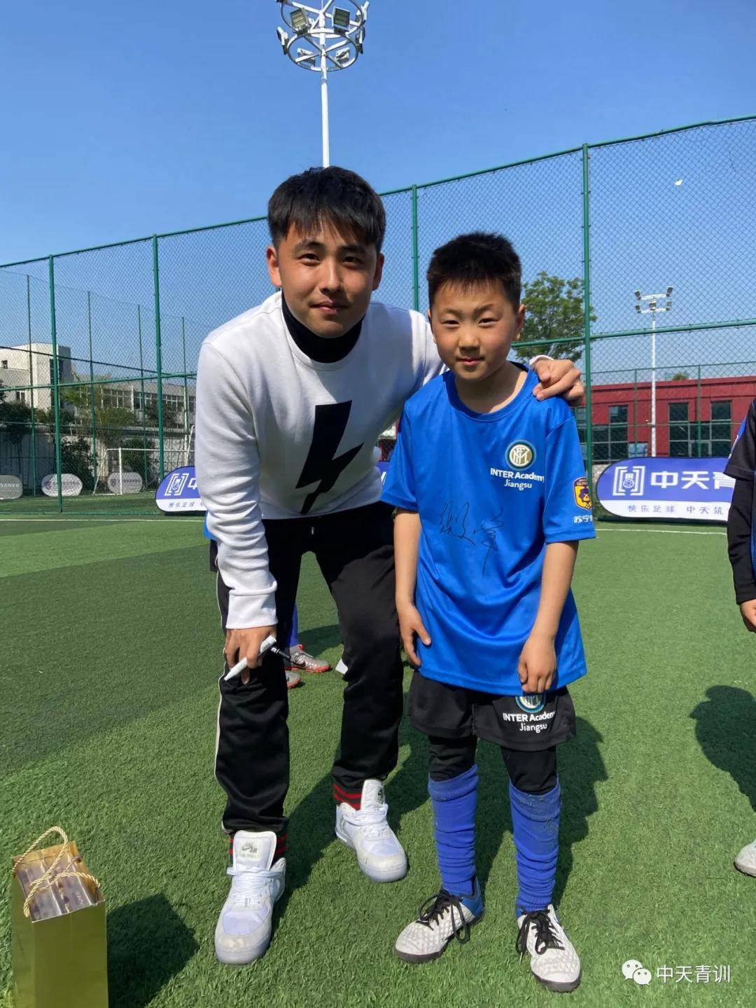 九游欢乐官方网站:中超俱乐部可持续发展模式研究：青训投入、商业运营、社会责任与文化建设